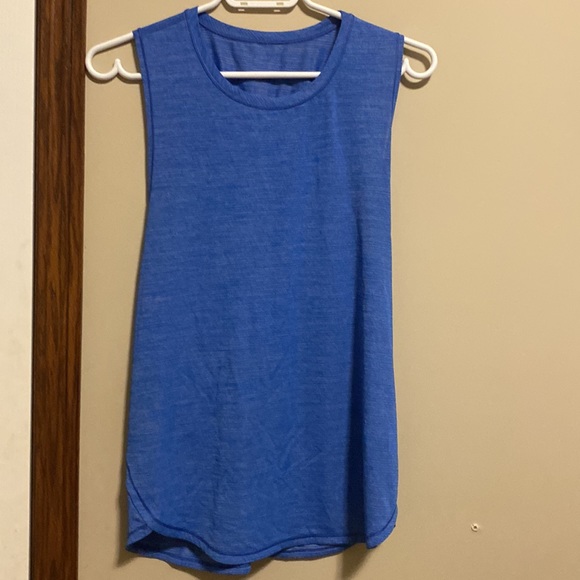 Lulu lemon top EUC - Picture 2 of 2